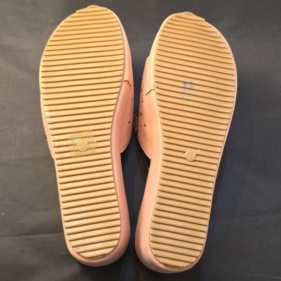 BRAND NEW KECOM WOMEN's FLORAL STUDDED DESIGN DETAIL SLIDE WEDGE SANDAL - Picture 6 of 14